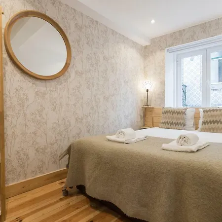 Liberty Patio Two-bedroom W/ Patio - By Lu Holidays Daire Lisboa