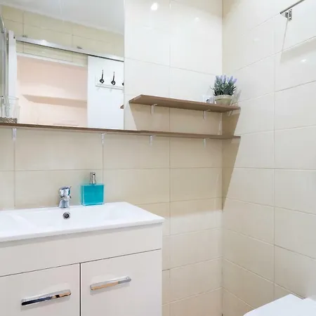 Liberty Patio Two-bedroom W/ Patio - By Lu Holidays Lissabon